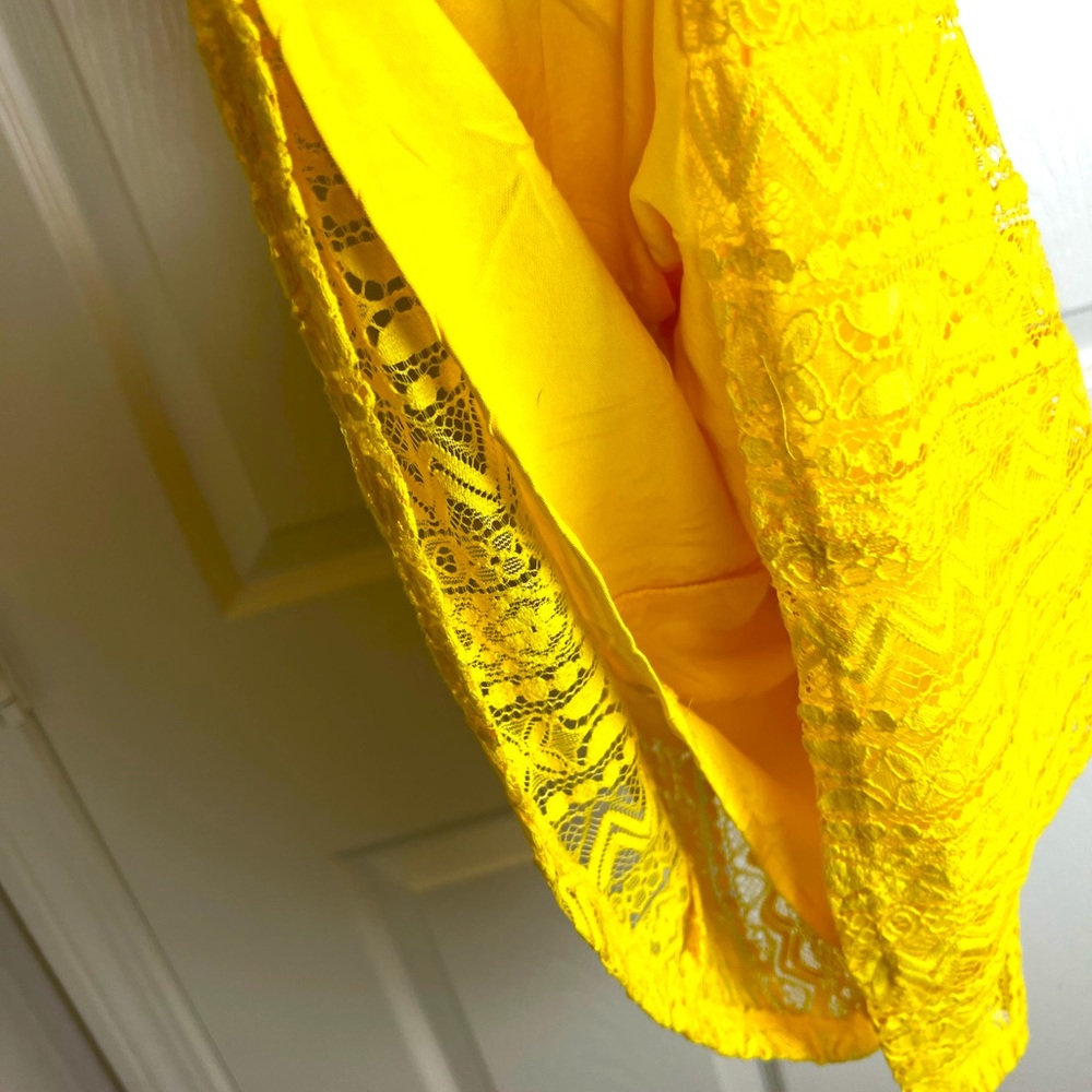 Yellow Lace Hollister Dress with Side Cut Outs - Picture 8 of 12